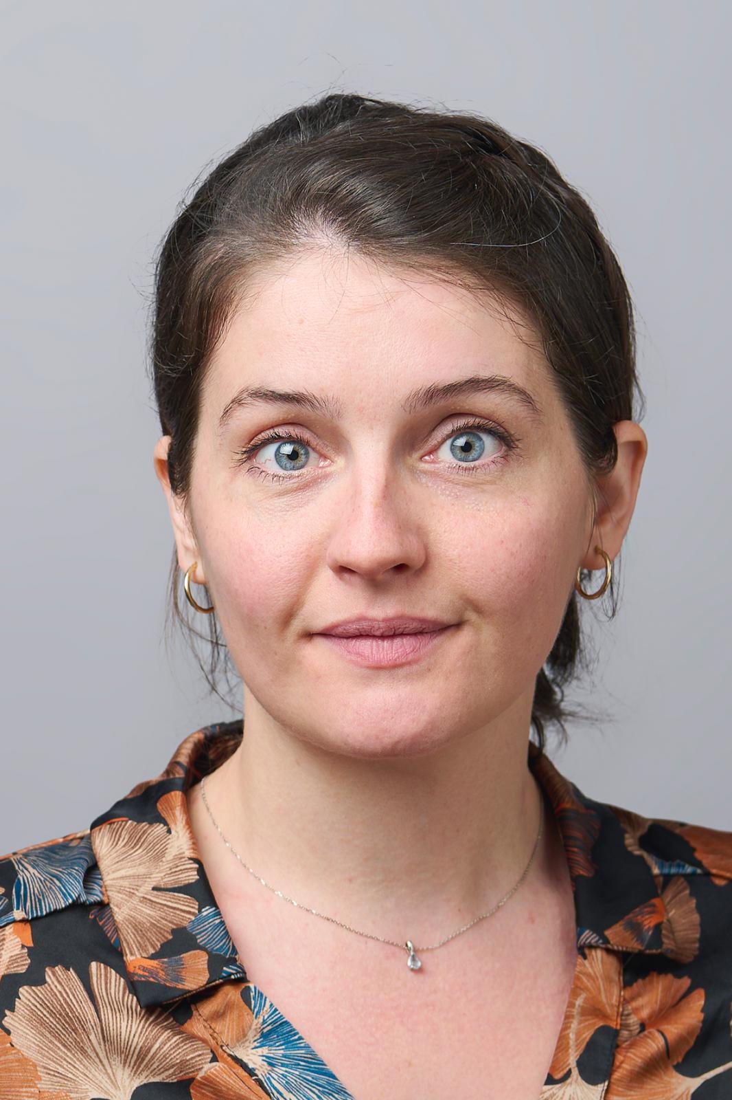 Dr.  Elise Bailly