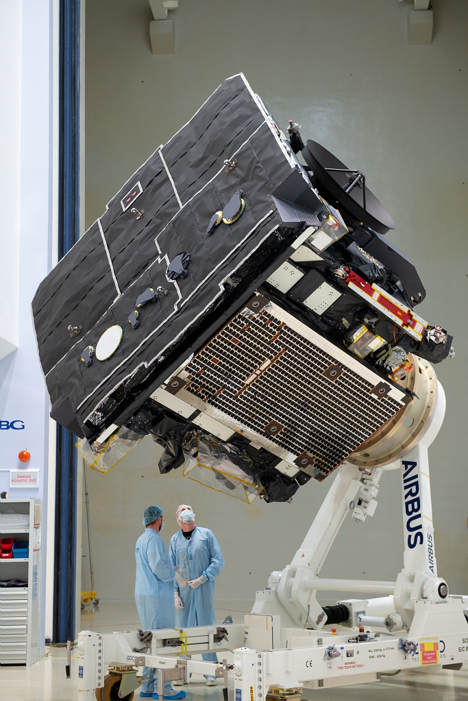 Vergrösserte Ansicht: Solar Orbiter vor Beginn seiner Reise von Deutschland, wo der Satellit zusammengebaut wurde, nach Cape Canaveral (17. Oktober 2019)