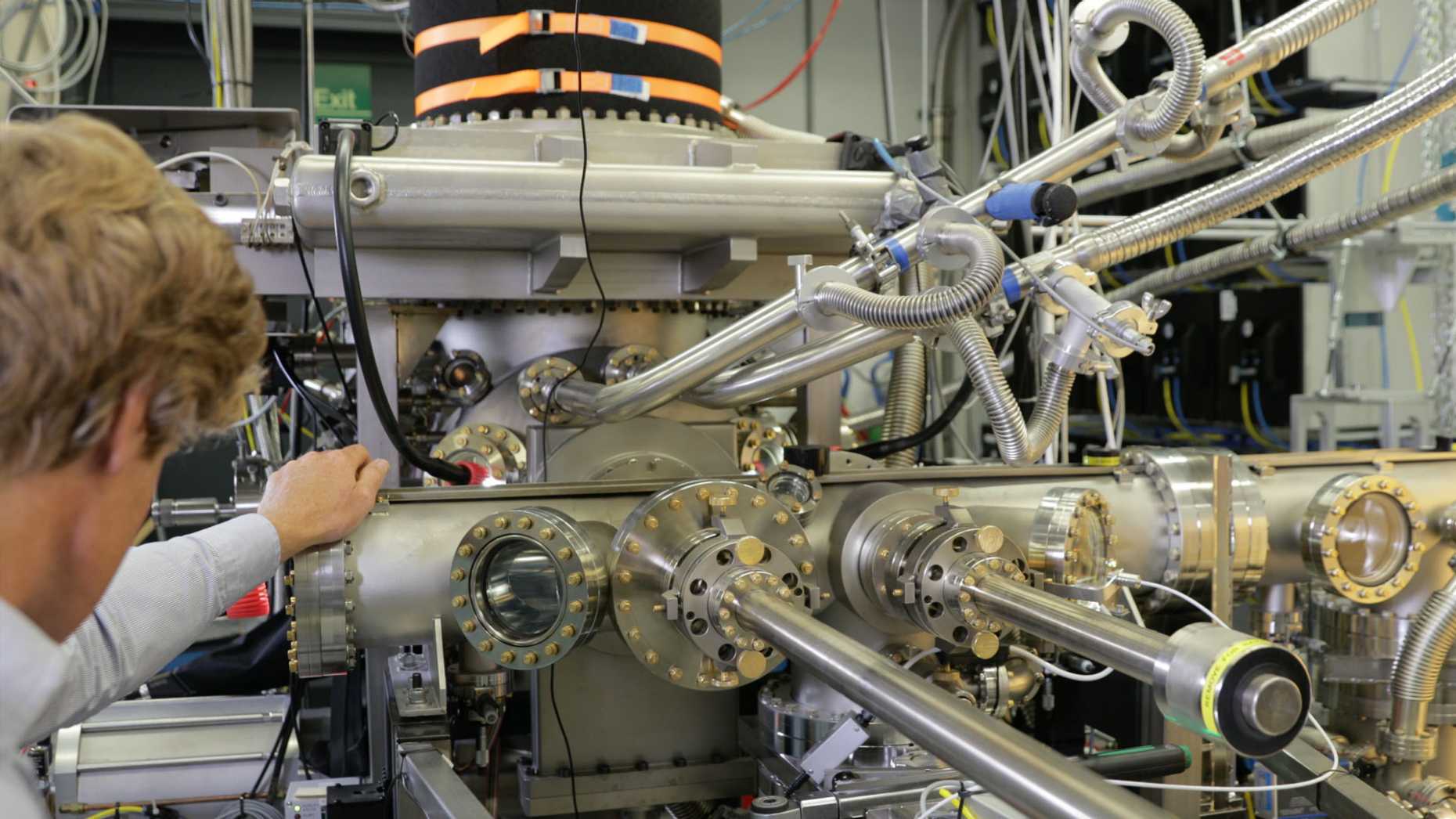 Labor für fortgeschrittene Halbleiter-Quanten-Materialien am Departement Physik der ETH Zürich. (Videostill: aus «Quantenforschung an der ETH Zürich», ETH Zürich, Roland Lanz)