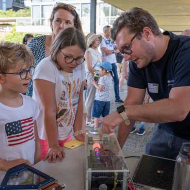 Forschung zum Anfassen: Experimente an der Nacht der Physik 2022