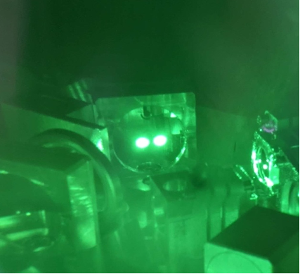 Foto zeigt zwei Laserspots