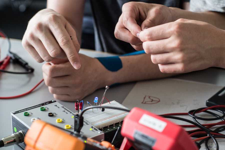 Vergrösserte Ansicht: Berufsbildung Physiklaboranten Messtechnik