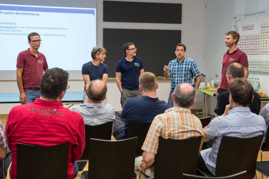 Vergrösserte Ansicht: Berufsbildung Besuch Swissmem