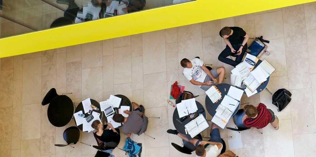 Physik-Studierende am Campus Hönggerberg der ETH Zürich