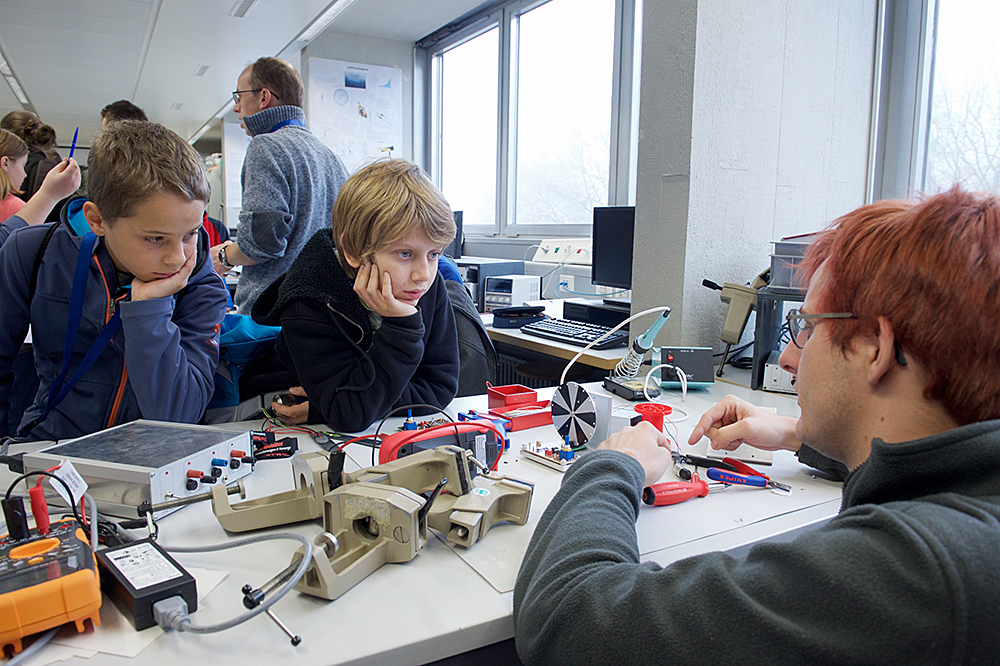 Enlarged view: Zukunftstag at Department of Physics ETH Zurich 2015