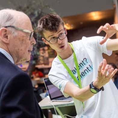 Master student Simon Hertlein explains his work to two invited guests at the “Meet the Talent” event at ETH Zurich (Photo: ETH Zurich / Alessandro Della Bella)