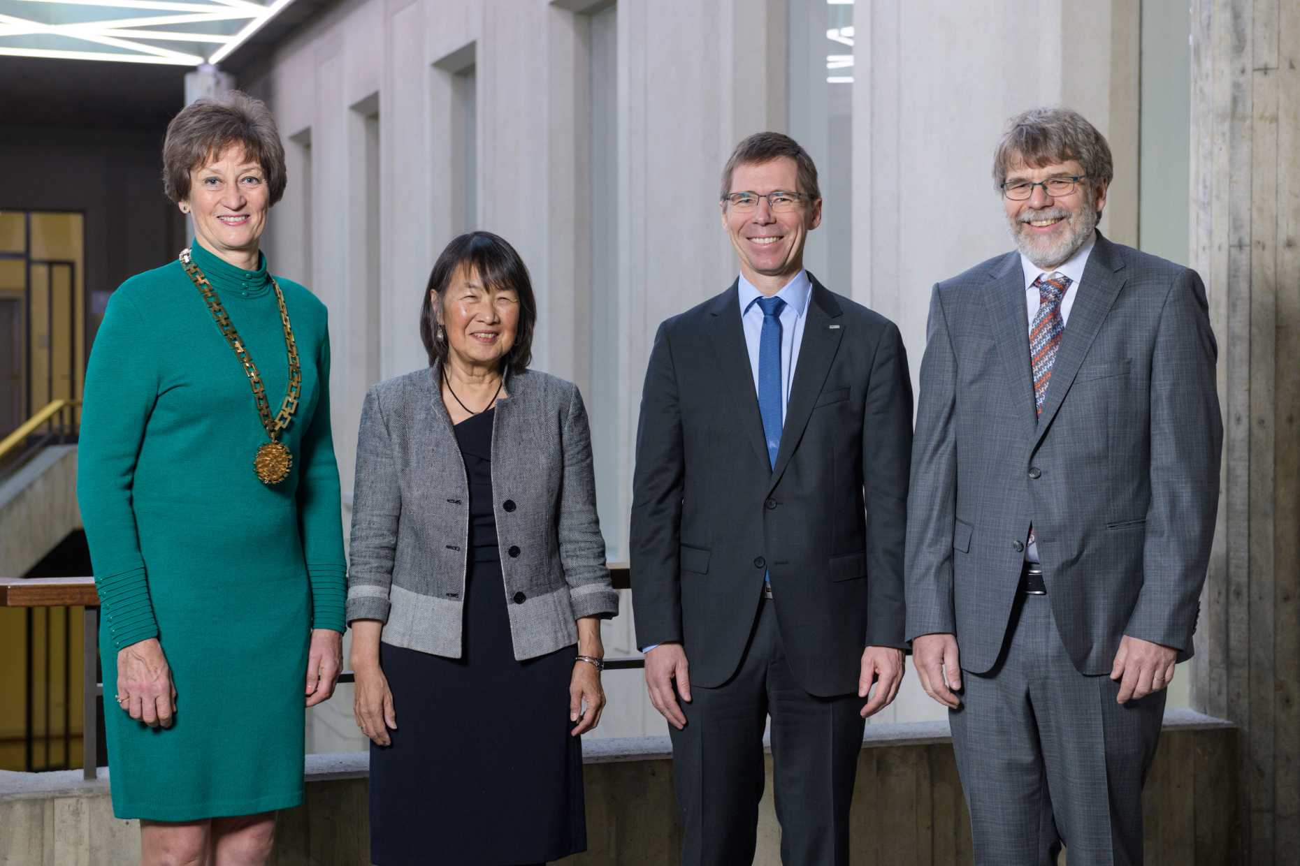 Enlarged view: ETH Rector Sarah Springman, honory doctor Evelyn Hu, ETH President Joël Mesot and Jérôme Faist, Head of the Department of Physics.