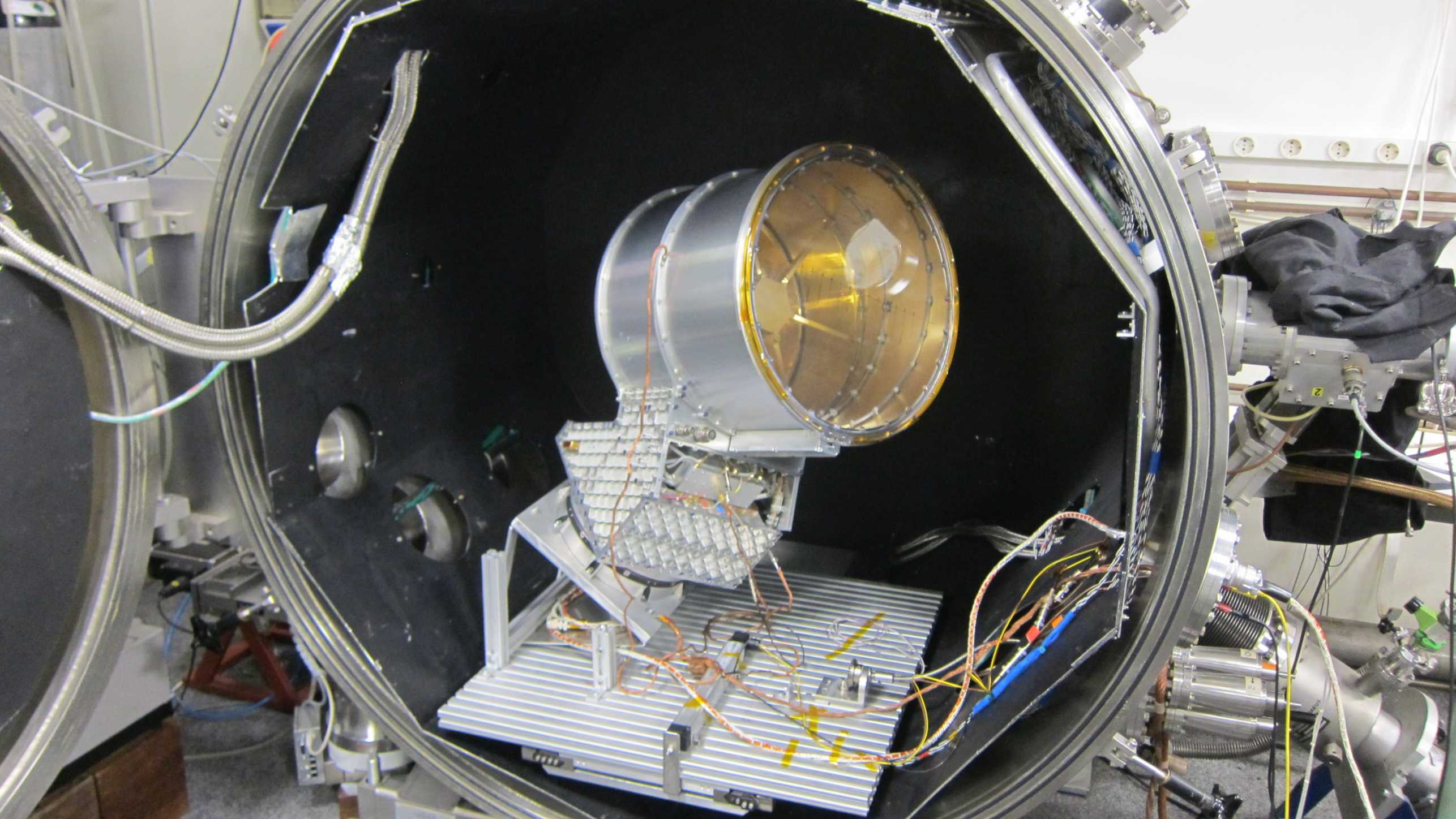 The Cosmic Dust Analyzer in the Laboratory setup. Image: Veerle Sterken 