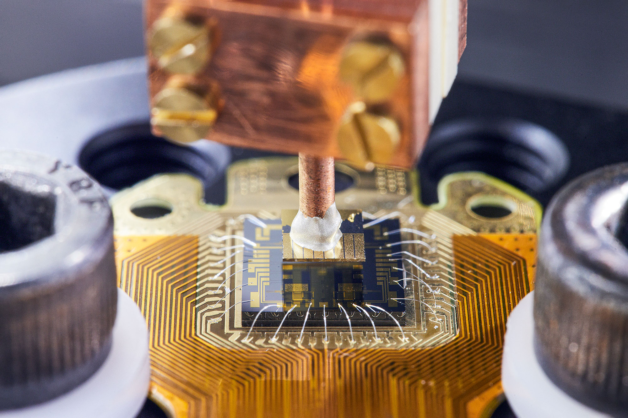 Close-up photograph of a part of the experimental setup with the Hall bar (bottom) and the hovering cavity (top)