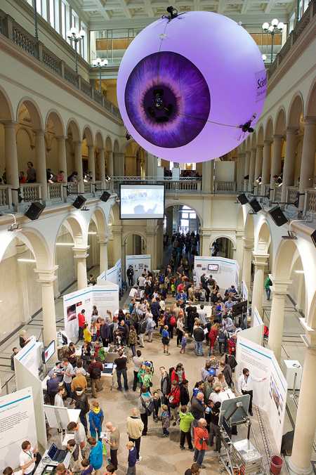 Enlarged view: D PHYS an der Scientifica 2015