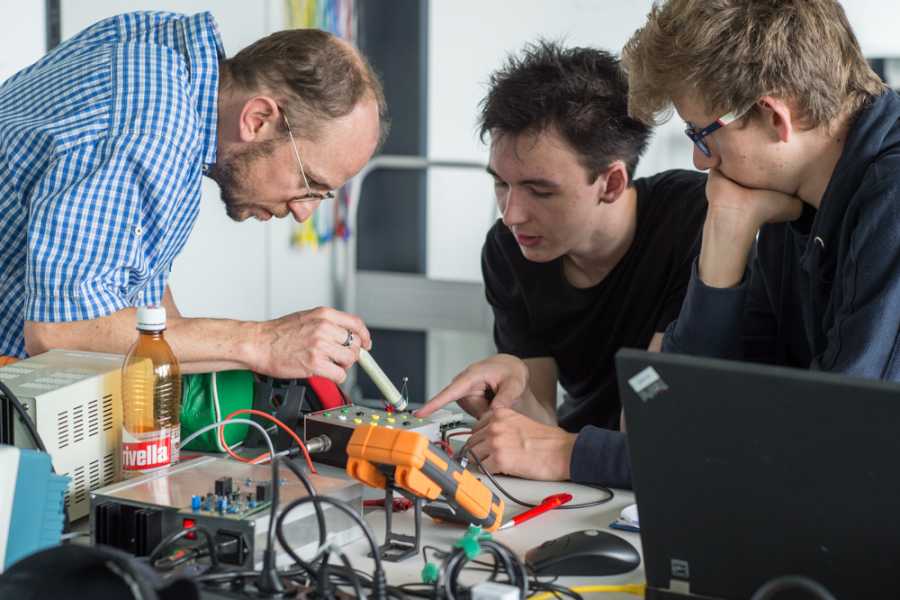 Enlarged view: Berufsbildung Physiklaboranten Messtechnik